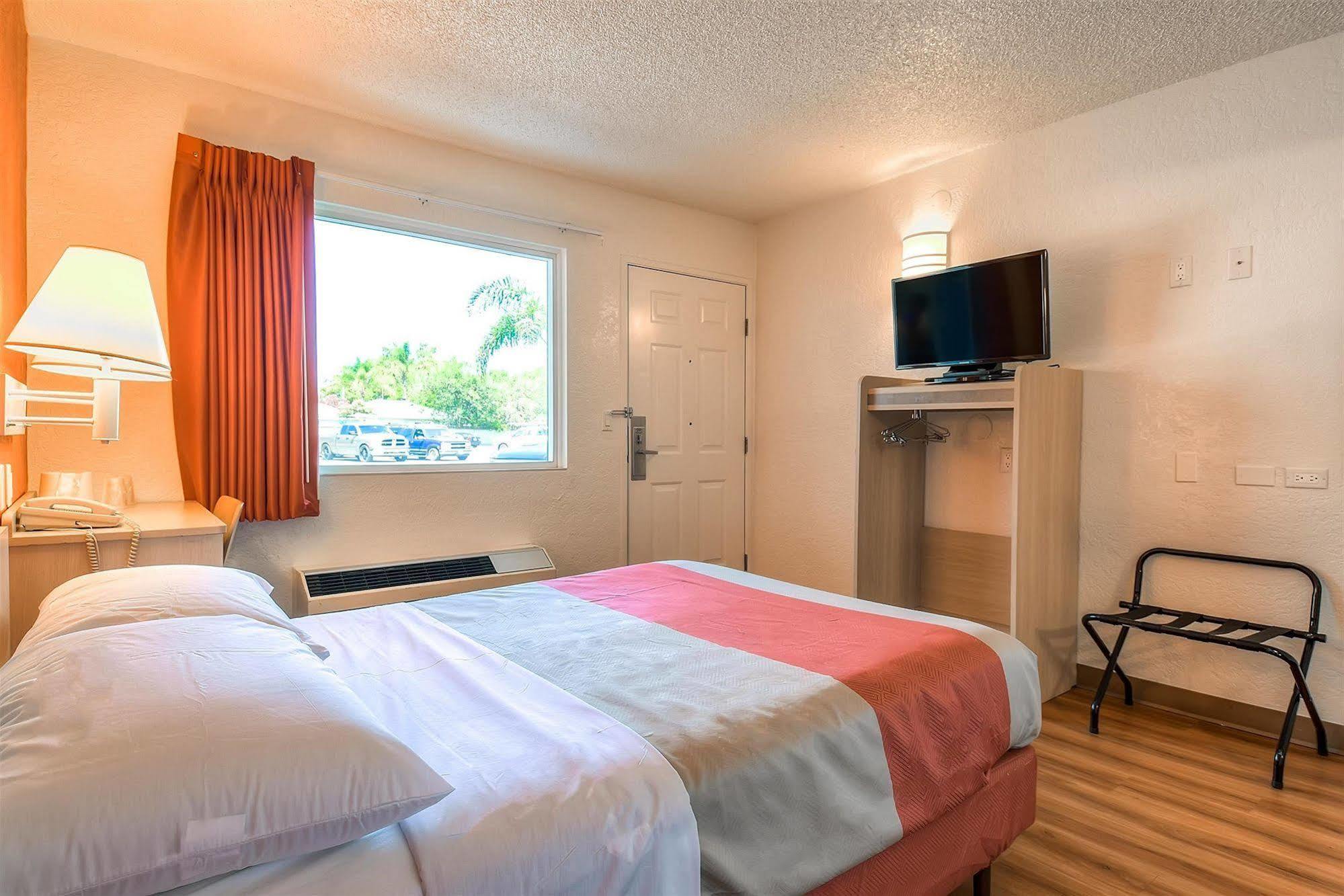 Motel 6-Norwalk, Ca - Los Angeles Luaran gambar